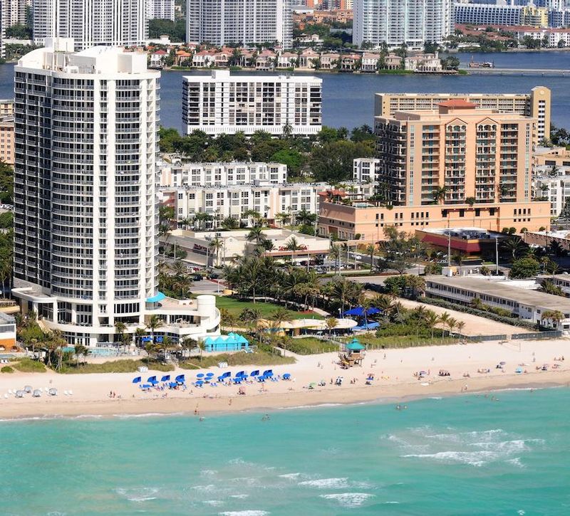 Hotel DoubleTree by Hilton Ocean Point Resort & Spa, USA, North Miami Beach. Großes 1