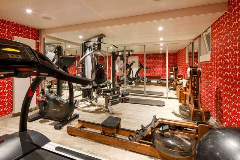 Hotel Swiss Night by Fassbind, Schweiz, Zürich. Großes 11