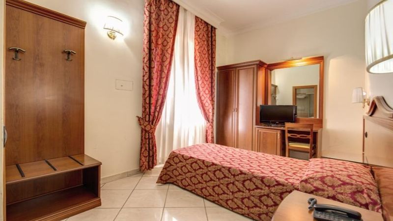 Hotel Mirage, Italien, Rom. Großes 8