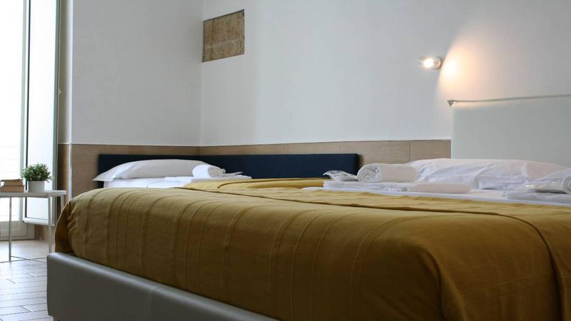 Hotel H22, Italien, Neapel. Großes 16