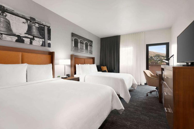 Hotel La Quinta Inn & Suites by Wyndham San Luis Obispo Downtown, USA, San Luis Obispo. Großes 1