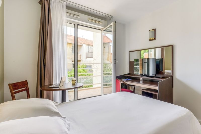 Hotel Zenitude Hotel-Residences Beziers Centre, Frankreich, Beziers. Großes 323