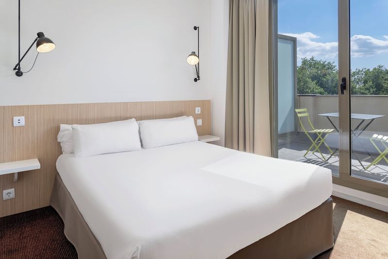 Hotel B&B HOTEL Barcelona Sant Cugat, Spanien, Sant Cugat del Valles. Großes 121
