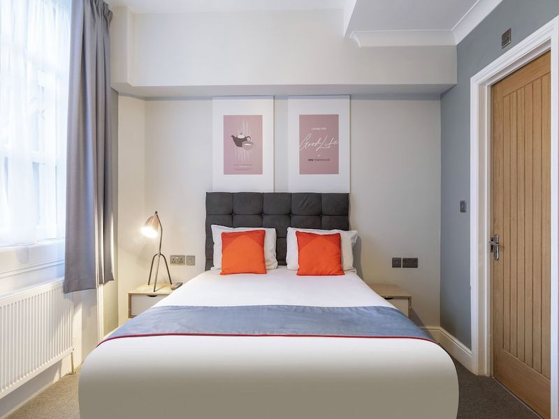 Hotel OYO Townhouse Apollo, Hyde Park, Großbritannien, London. Großes 359