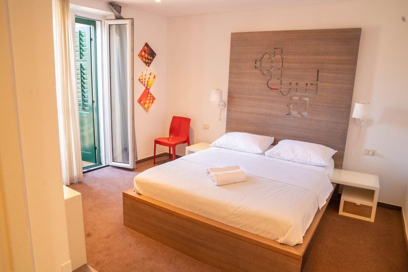 Hotel Slavija Culture Heritage Hotel, Kroatien, Split. Großes 955