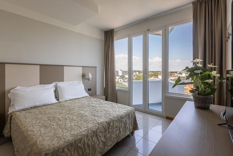 Hotel Cristallo, Italien, Riccione. Großes 136