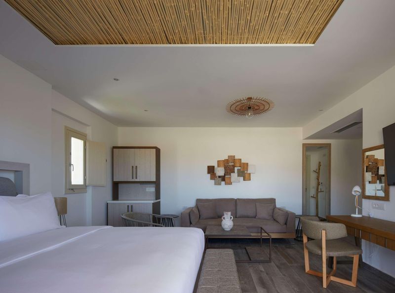 Hotel Sea Breeze Santorini Beach Resort, Curio by Hilton, Griechenland, Exomitis. Großes 237