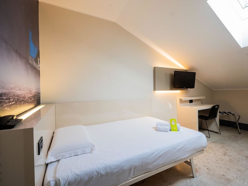 Hotel B&B Hotel Trieste, Italien, Triest. Großes 1048