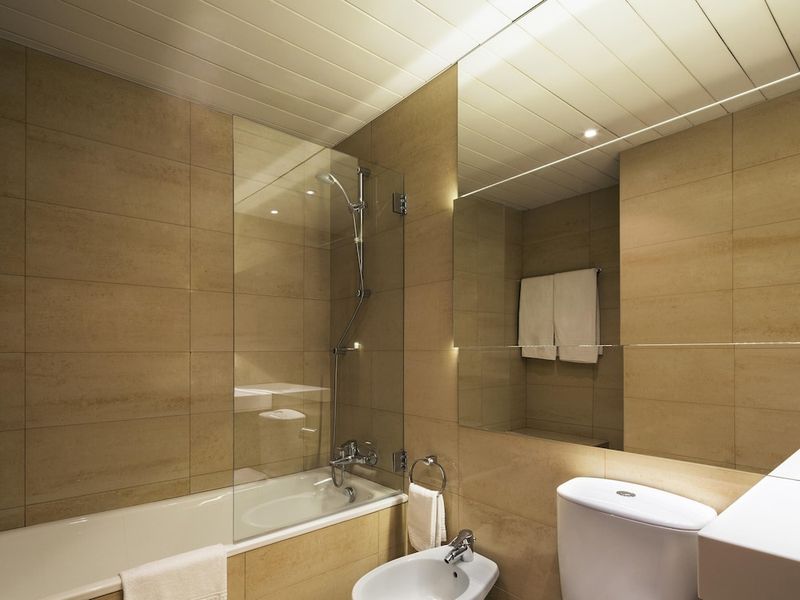 Hotel Mercure Porto Centro Santa Catarina, Portugal, Porto. Großes 674