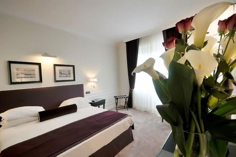 Hotel Grand Hotel Oriente, Italien, Neapel. Großes 264