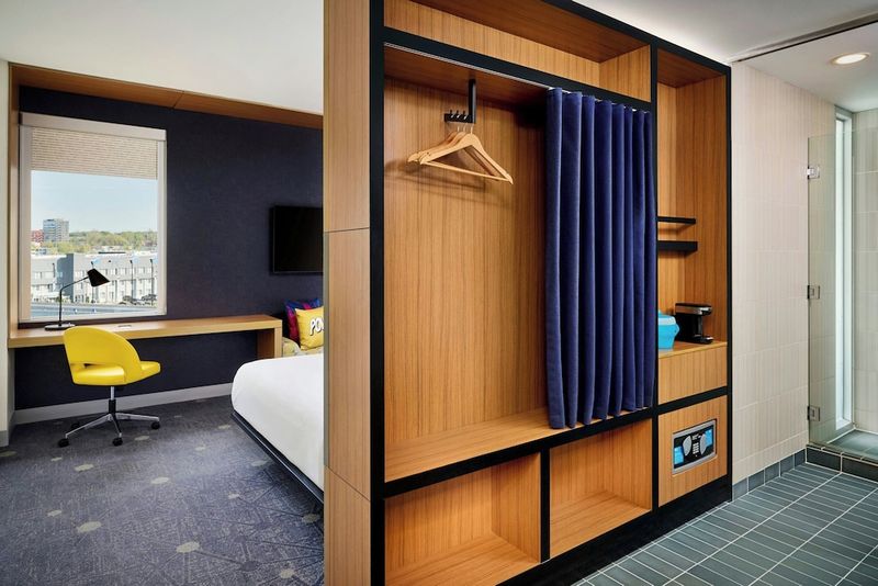 Hotel Aloft Montreal Airport Hotel, Kanada, Montreal. Großes 102