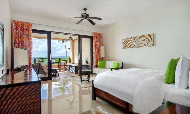 Hotel DoubleTree by Hilton Seychelles Allamanda Resort and Spa, Seychellen, Anse Forbans. Großes 132