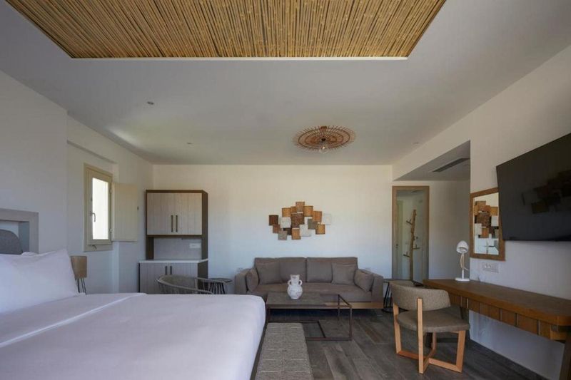 Hotel Sea Breeze Santorini Beach Resort, Curio by Hilton, Griechenland, Exomitis. Großes 2