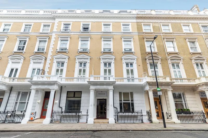 Hotel OYO Townhouse Apollo, Hyde Park, Großbritannien, London. Großes 1