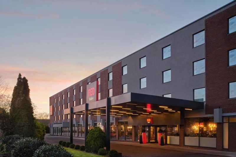 Hotel Radisson RED London Gatwick Airport, Großbritannien, Crawley. Großes 1