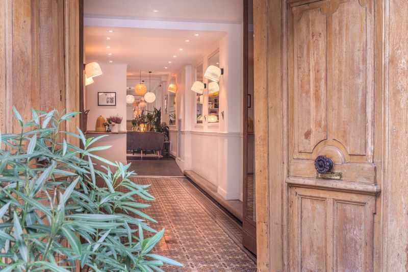 Hotel 29 Lepic Montmartre, Frankreich, Paris. Großes 2