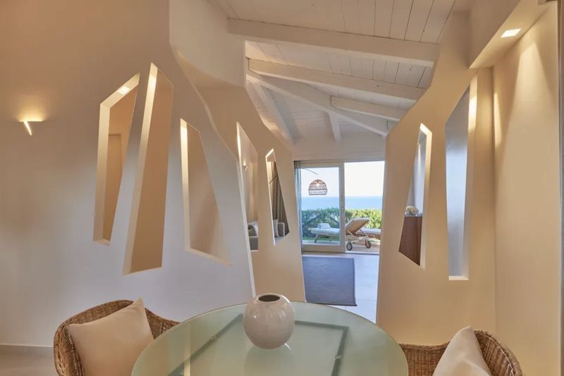Hotel Baia di Chia Resort Sardinia, Curio Collection by Hilton, Italien, Chia. Großes 44
