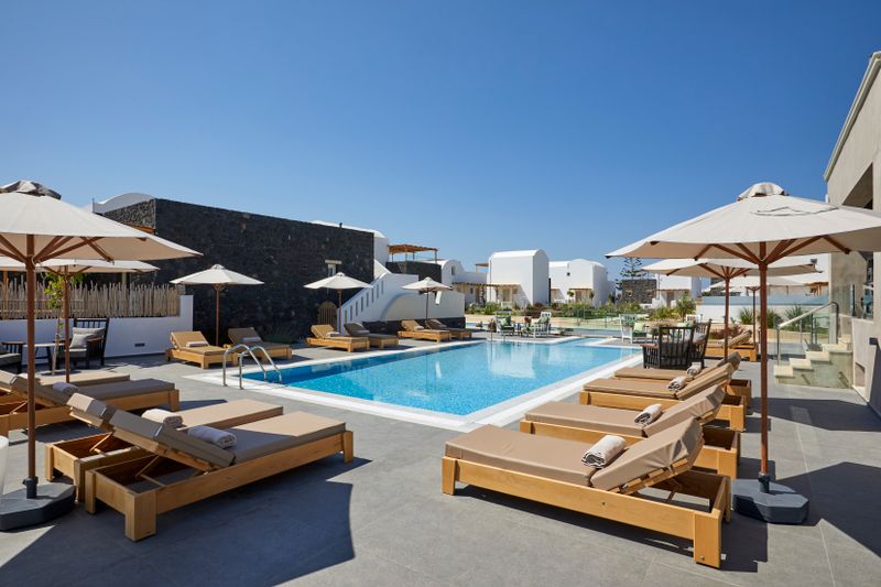 Hotel Sea Breeze Santorini Beach Resort, Curio by Hilton, Griechenland, Exomitis. Großes 136