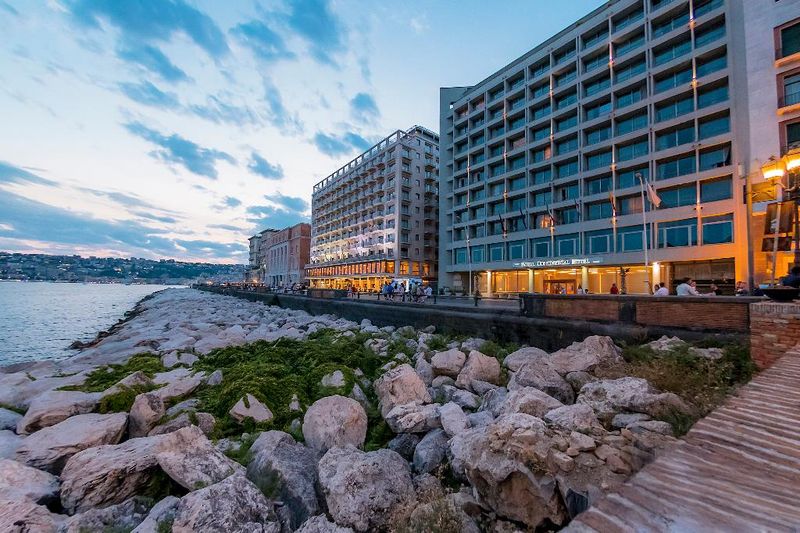 Hotel Royal Continental, Italien, Neapel. Großes 2