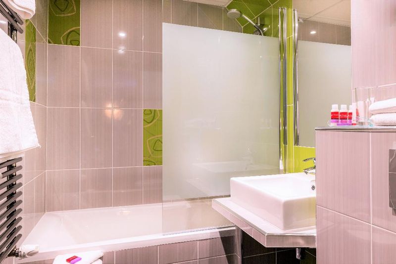 Hotel Hotel Glasgow Monceau by Patrick Hayat, Frankreich, Paris. Großes 1