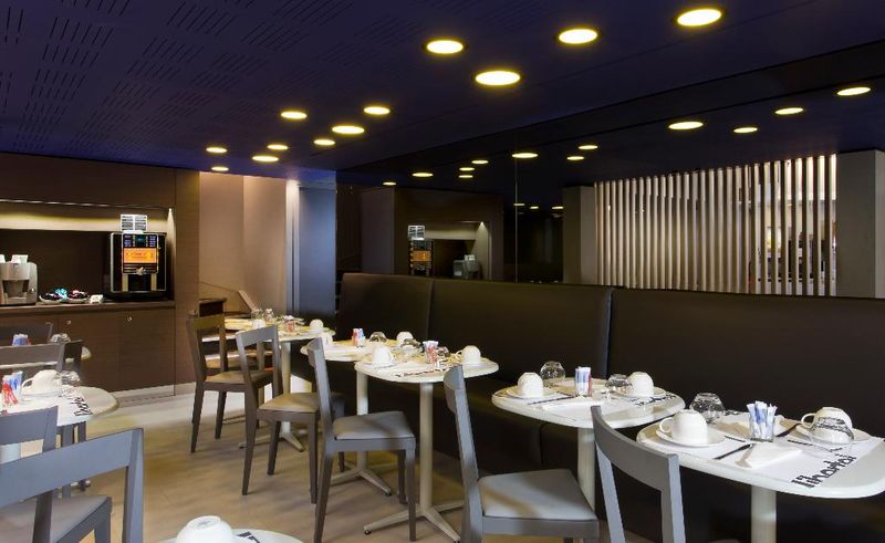 Hotel Libertel Gare de l'Est Français, Frankreich, Paris. Großes 24