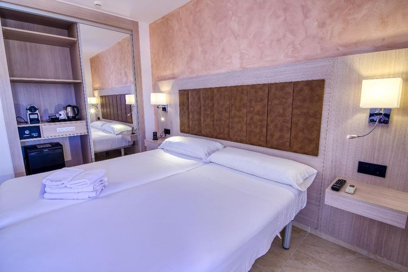 Hotel Hotel Sa Barrera Only Adults, Spanien, Cala'n Porter. Großes 2