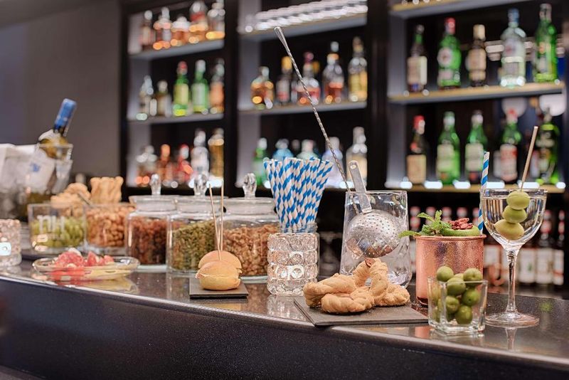 Hotel NH Napoli Panorama, Italien, Neapel. Großes 2