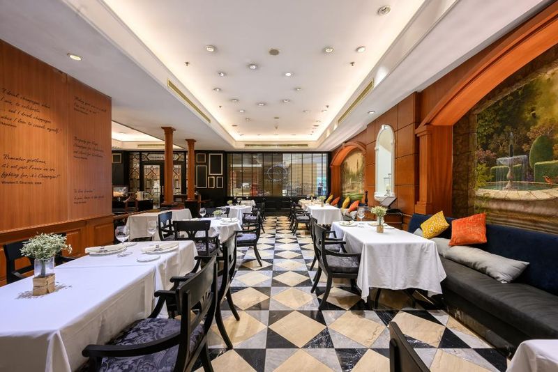 Hotel Centara Grand At Central Plaza Ladprao, Thailand, Bangkok. Großes 75