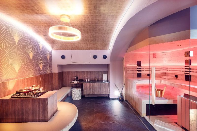 Hotel Donauwalzer, Österreich, Wien. Großes 1