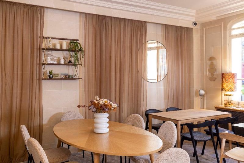 Hotel De Banville, Frankreich, Paris. Großes 2