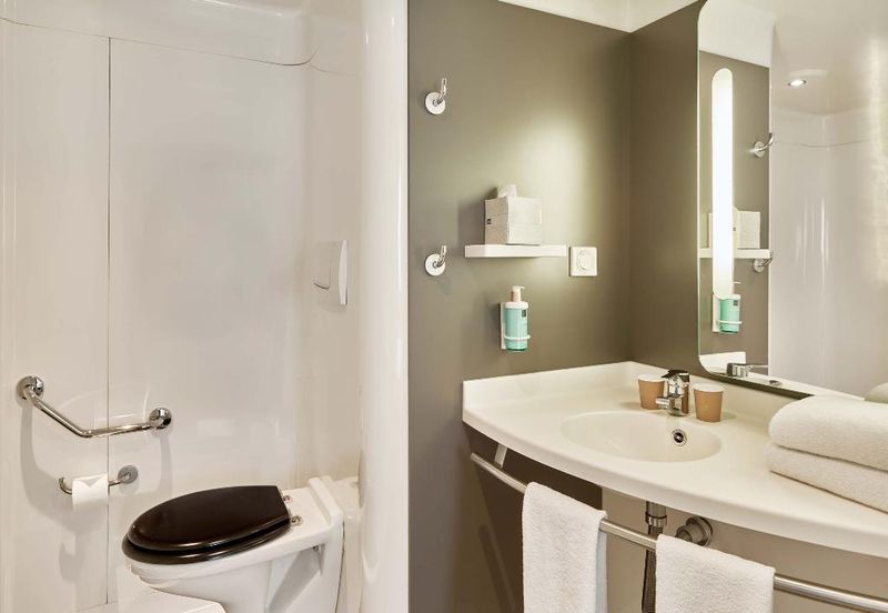 Hotel B&B HOME Rueil-Malmaison Gare, Frankreich, Rueil-Malmaison. Großes 1