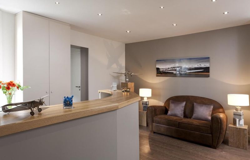 Hotel Douglas Hotel, Frankreich, Puteaux. Großes 20