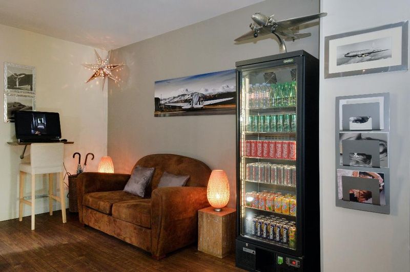 Hotel Douglas Hotel, Frankreich, Puteaux. Großes 20