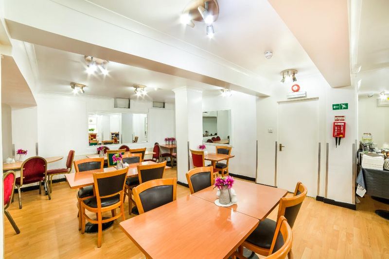 Hotel OYO Townhouse New England, London Victoria, Großbritannien, London. Großes 24