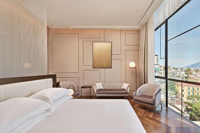 Hotel De Bonart Naples Curio Collection, Italien, Neapel. Großes 131
