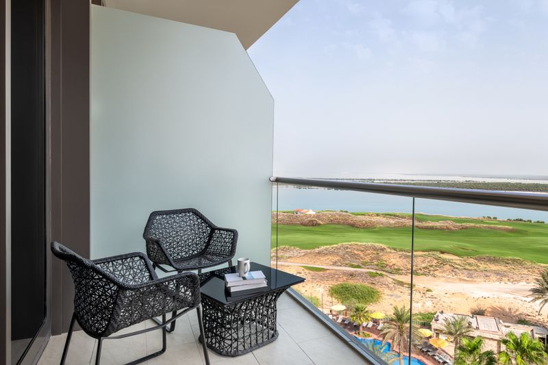 Hotel Yas Plaza Bay by IHG, Vereinigte Arabische Emirate, Abu Dhabi. Großes 18