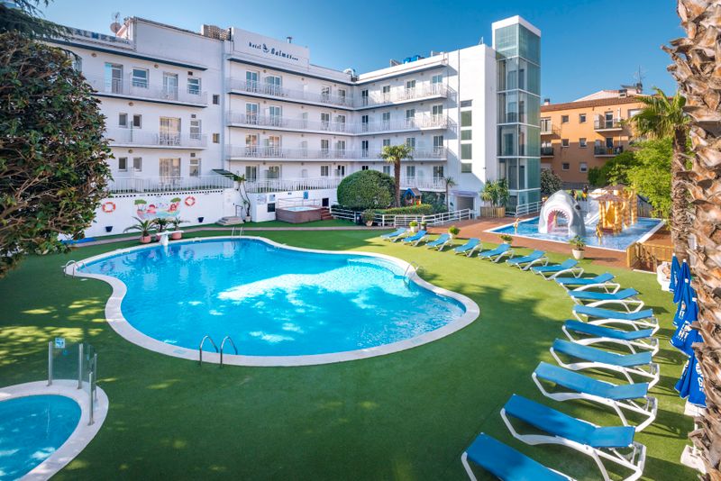 Hotel GHT Balmes Hotel Aparthotel & Splash, Spanien, Calella de la Costa. Großes 1