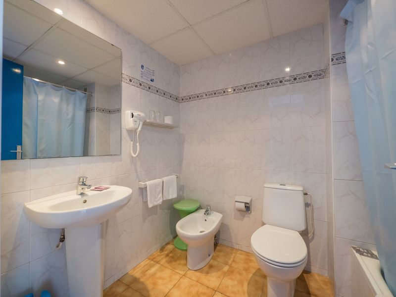 Hotel Checkin Garbi, Spanien, Calella de la Costa. Großes 20