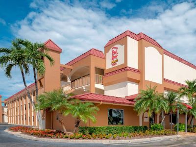 Hotel Red Roof Plus+suites Downtown 5th Ave S, USA, Naples. Großes 2